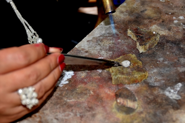 Osmanlı padişahlarının eşyalarındaki motifler aksesuarlara uyarlandı